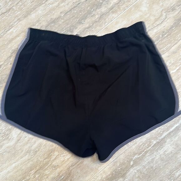 Reebok black and white shorts - size M - Picture 3 of 4